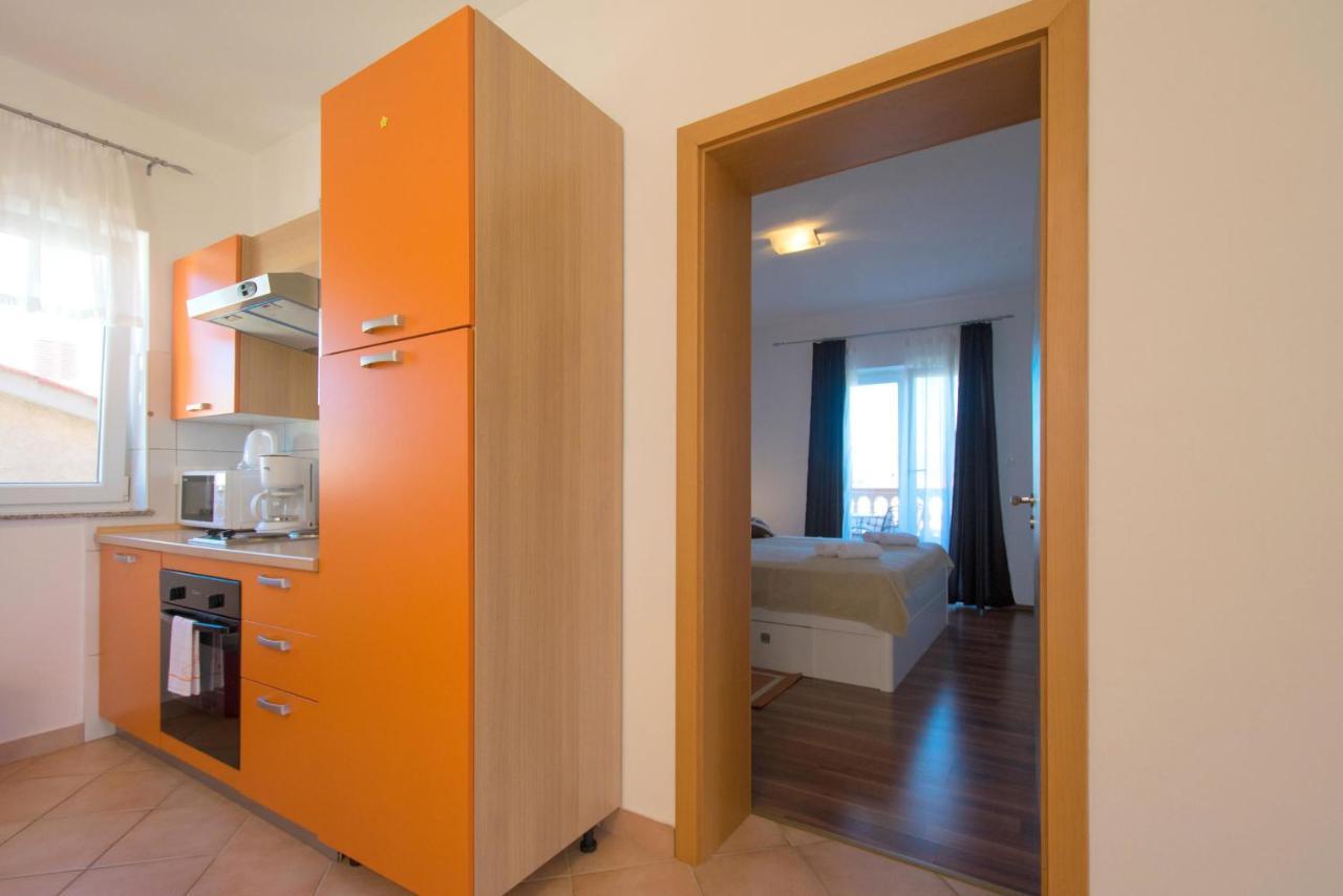 Apartments Mladenka Малинска Экстерьер фото