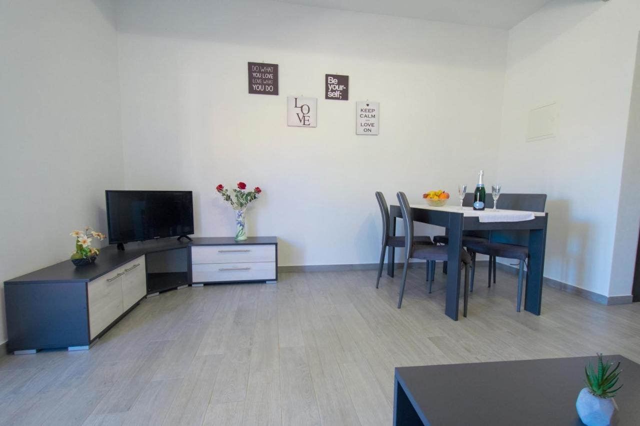 Apartments Mladenka Малинска Экстерьер фото