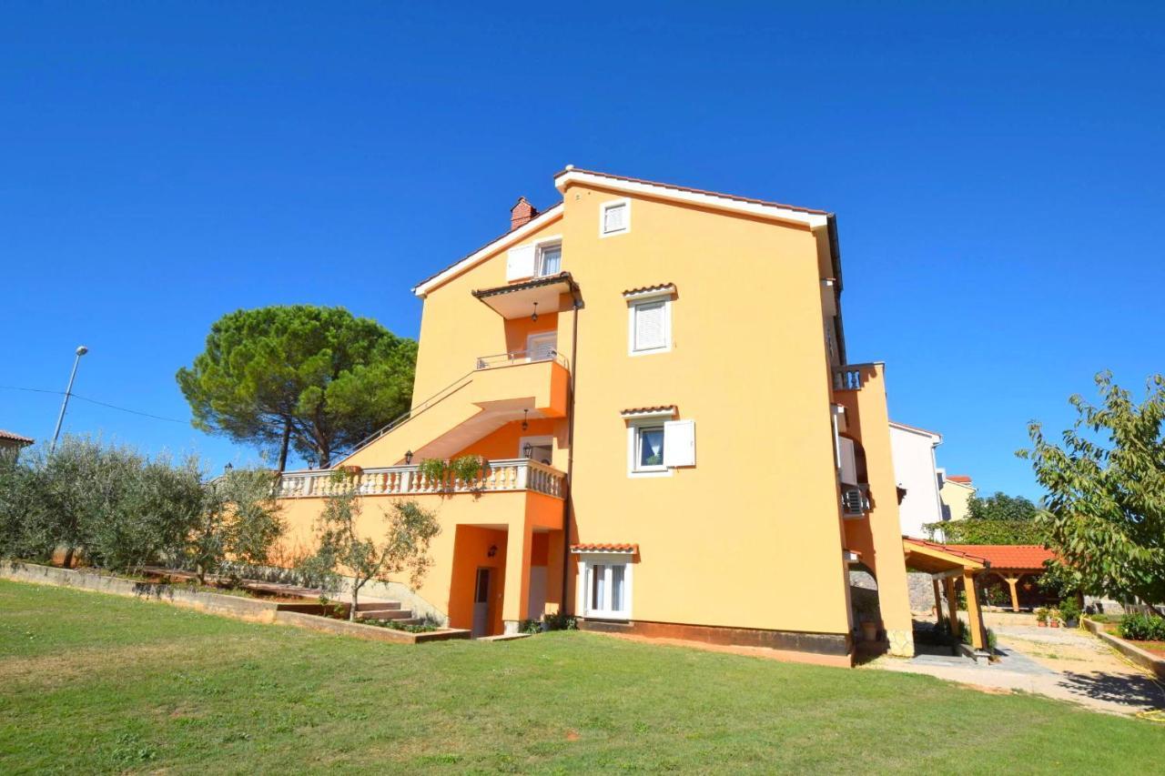 Apartments Mladenka Малинска Экстерьер фото