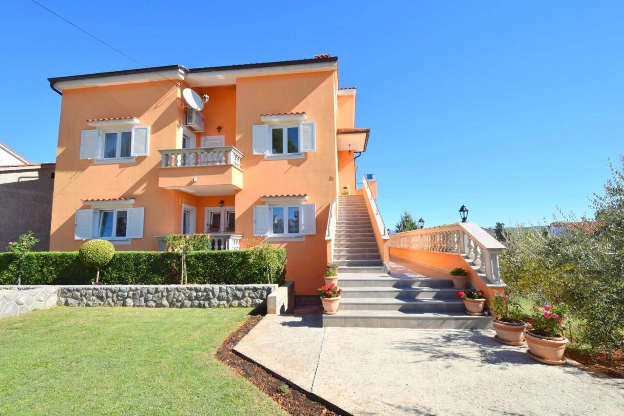 Apartments Mladenka Малинска Экстерьер фото