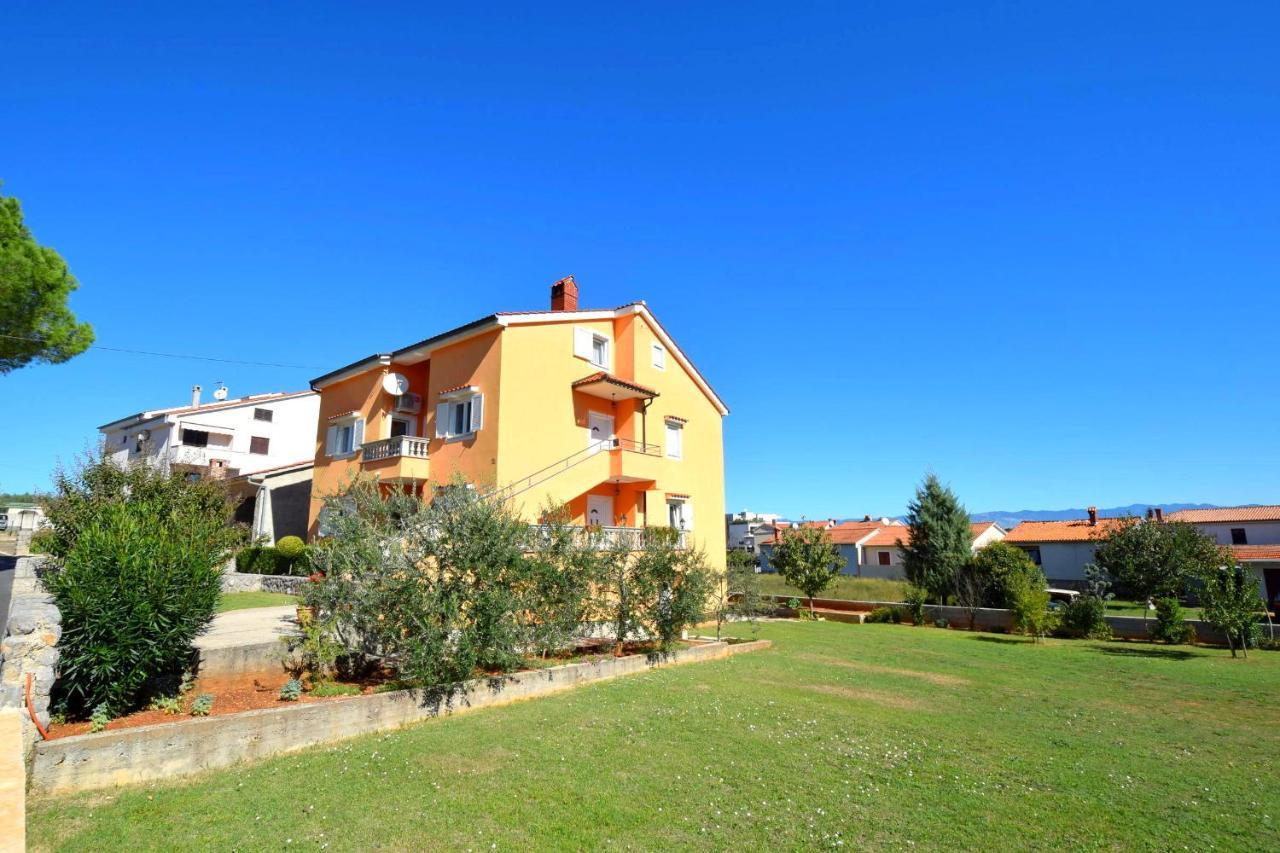 Apartments Mladenka Малинска Экстерьер фото
